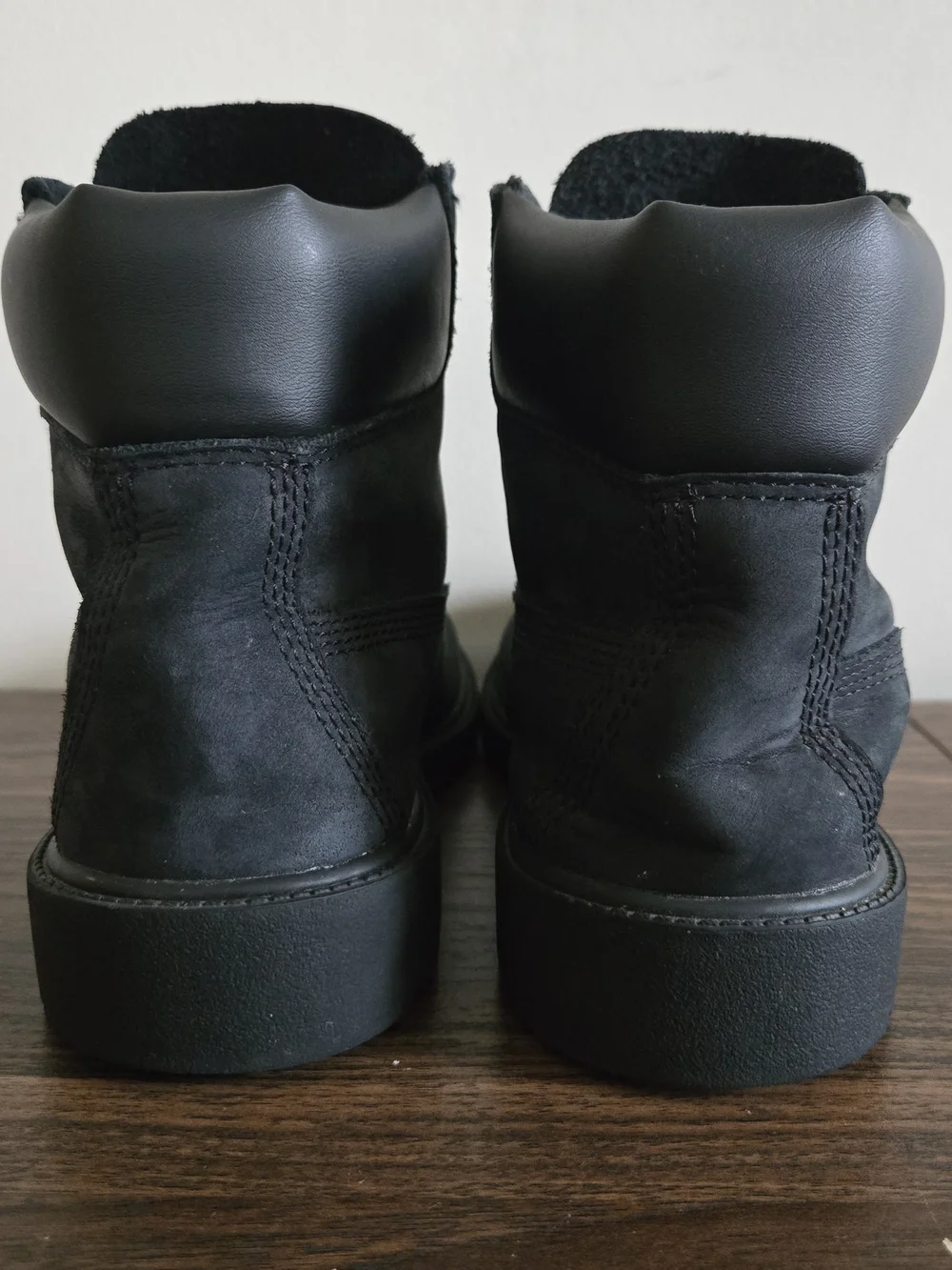 Timberland Junior 6-Inch Classic Waterproof Boot Big Boy Sz 4 Black Nubuck 10910